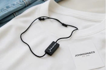 Étiquettes volantes pour vêtements personnalisés